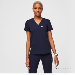 Figs Catarina One-Pocket Scrub Top small navy